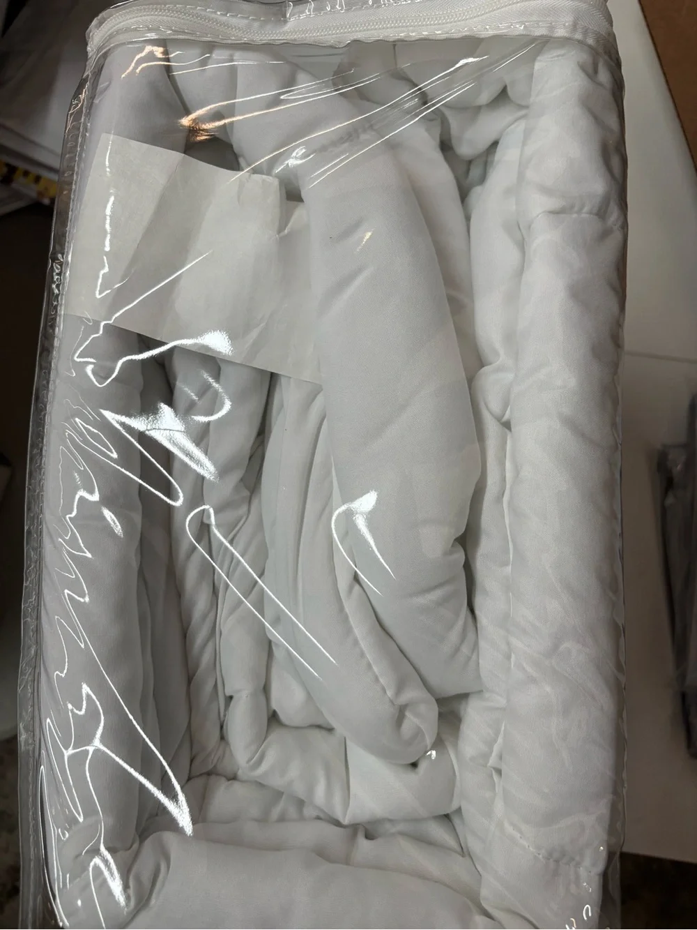 White 3-Piece Comforter Set (Queen)